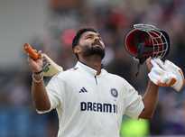 Rishabh Pant Redefining Cricket: Greg Chappell Hails Indian Star's Revolutionary Batting
Hoặc
Greg Chappell: Rishabh Pant's Unorthodox Style is Revolutionizing Test Cricket