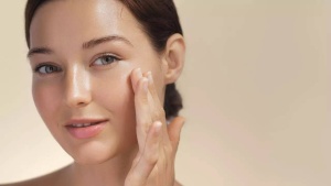 Oil pulling for anti-ageing: Ayurveda’s timeless practice for youthful and glowing skin