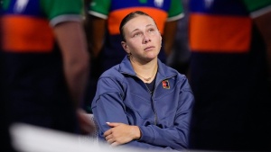 Watch: Amanda Anisimova, inconsolable, breaks down after US Open final heartbreak