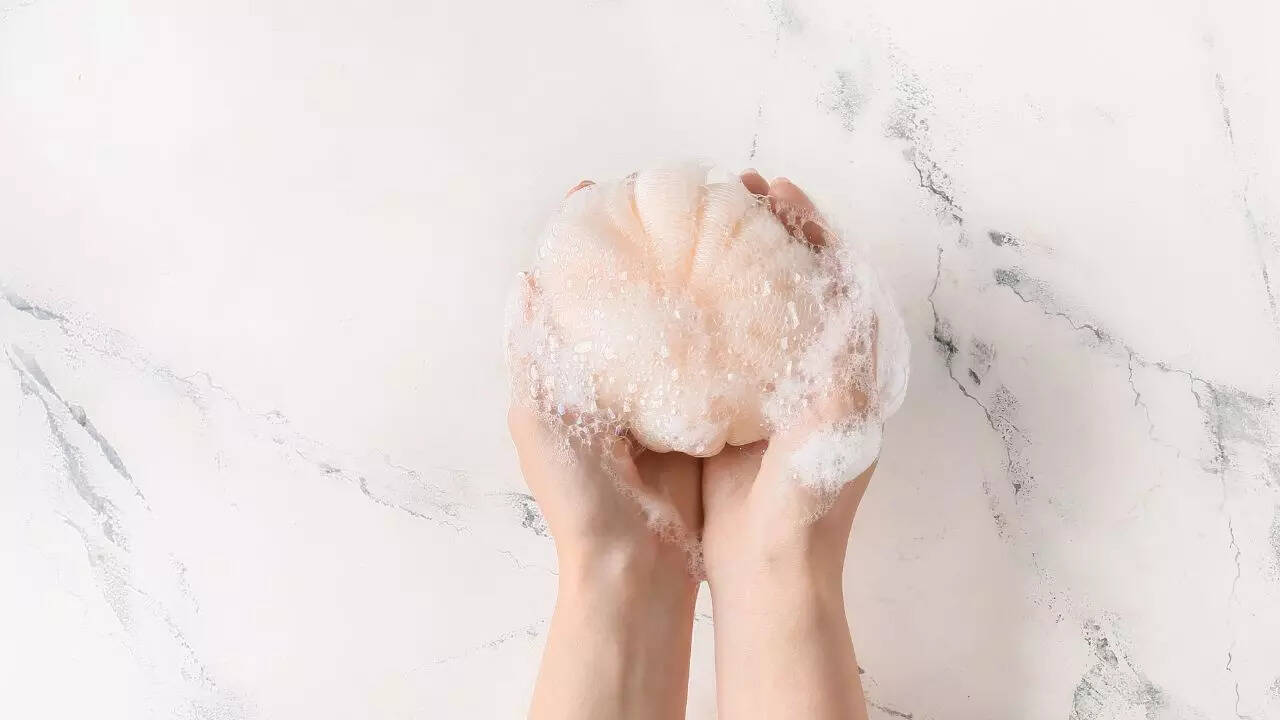 Loofahs and bath sponges